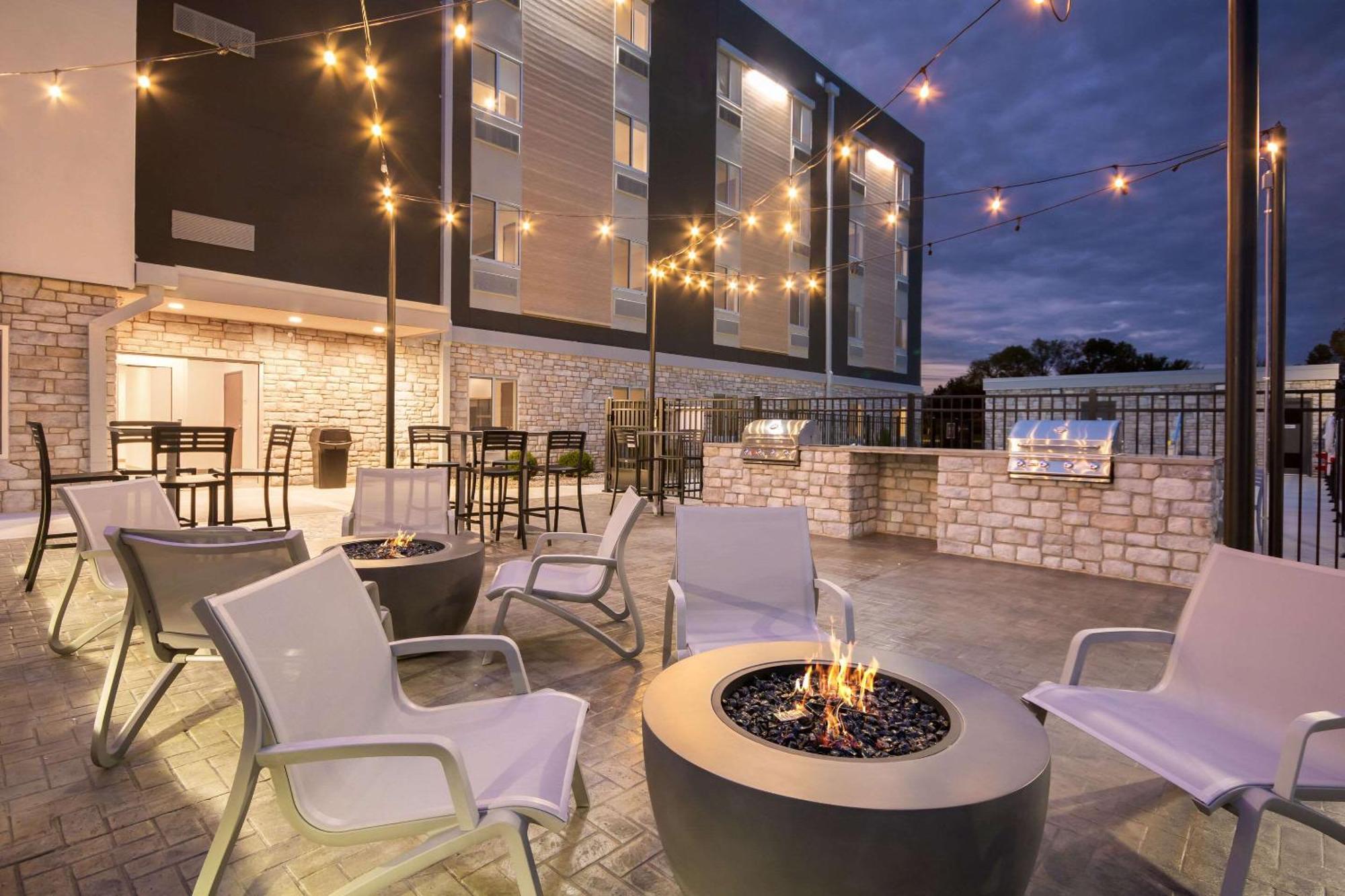 Everhome Suites Lexington - Horse Park Esterno foto