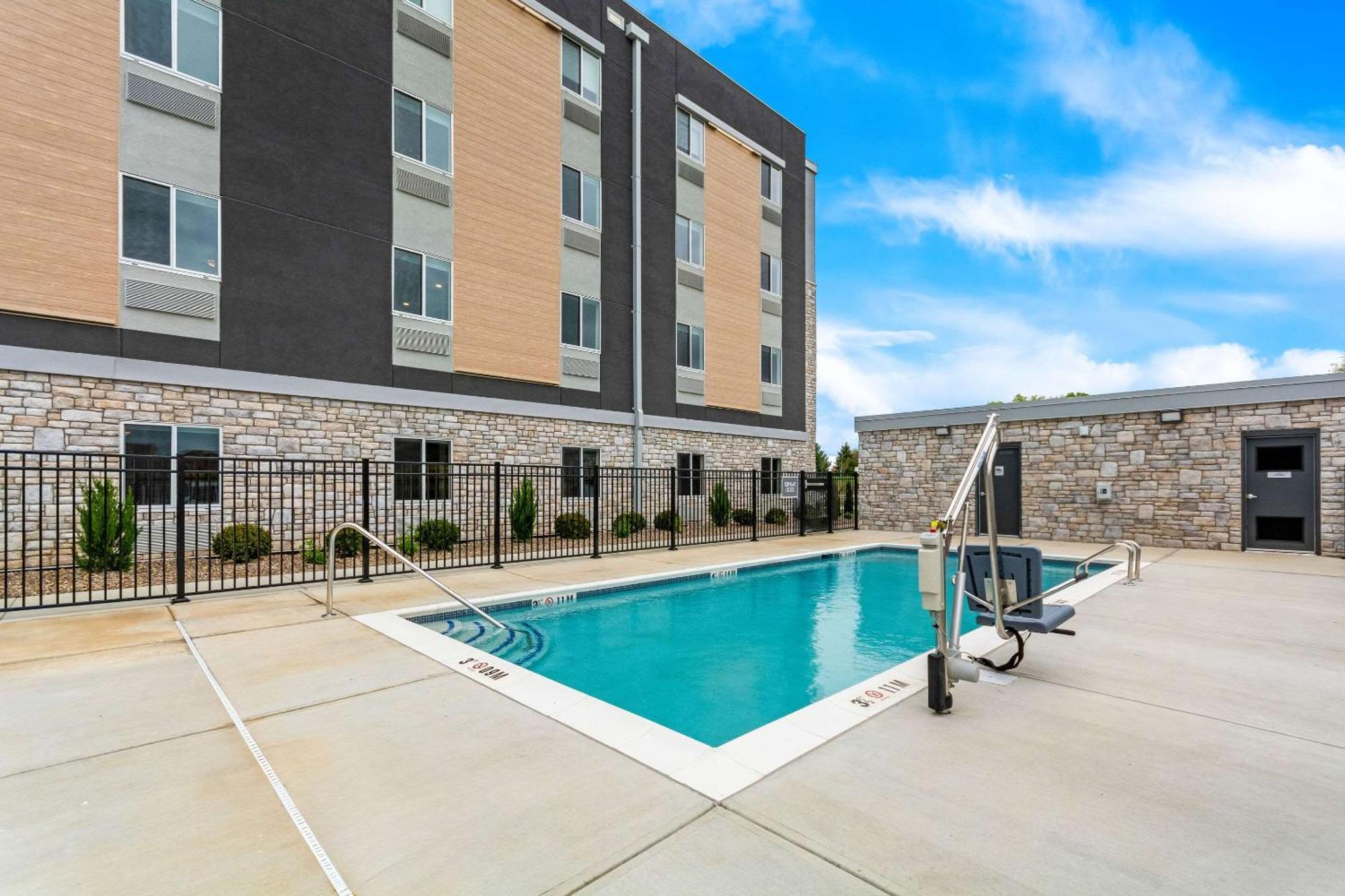 Everhome Suites Lexington - Horse Park Esterno foto